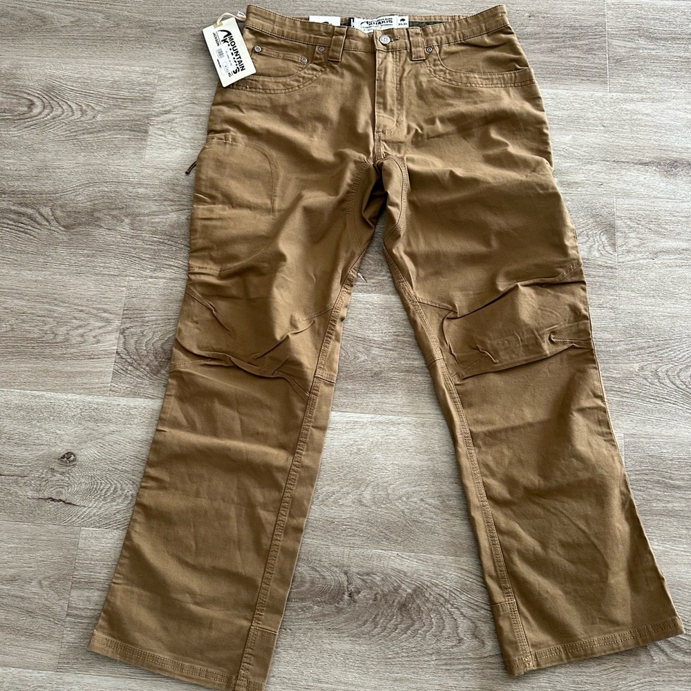 Mountain Khaki classic fit size 33x30 NWT